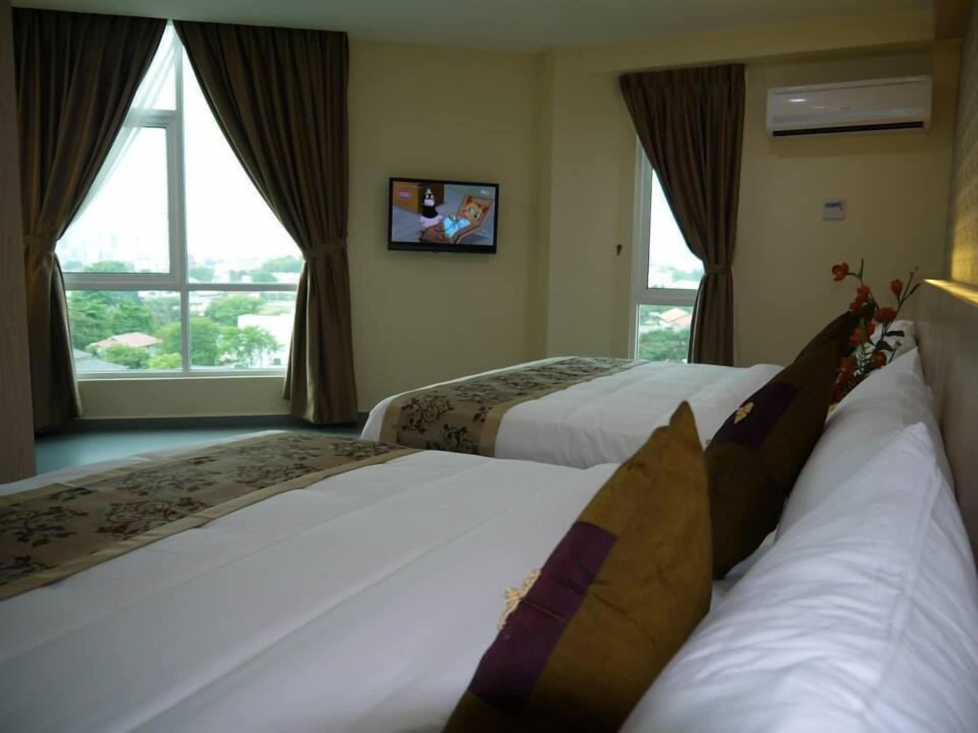 Hotel Midcity 4*