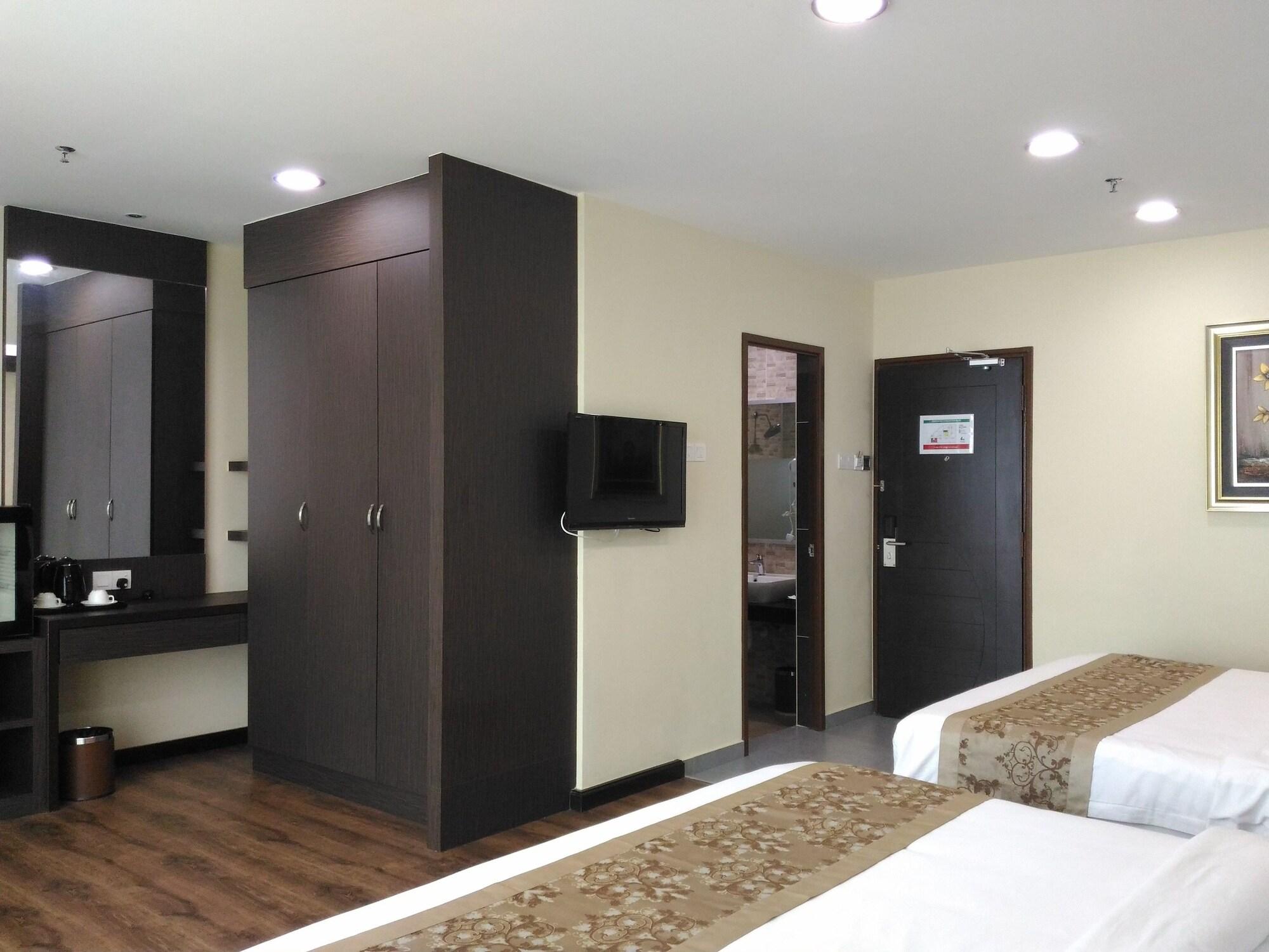 Hotel Midcity 4*