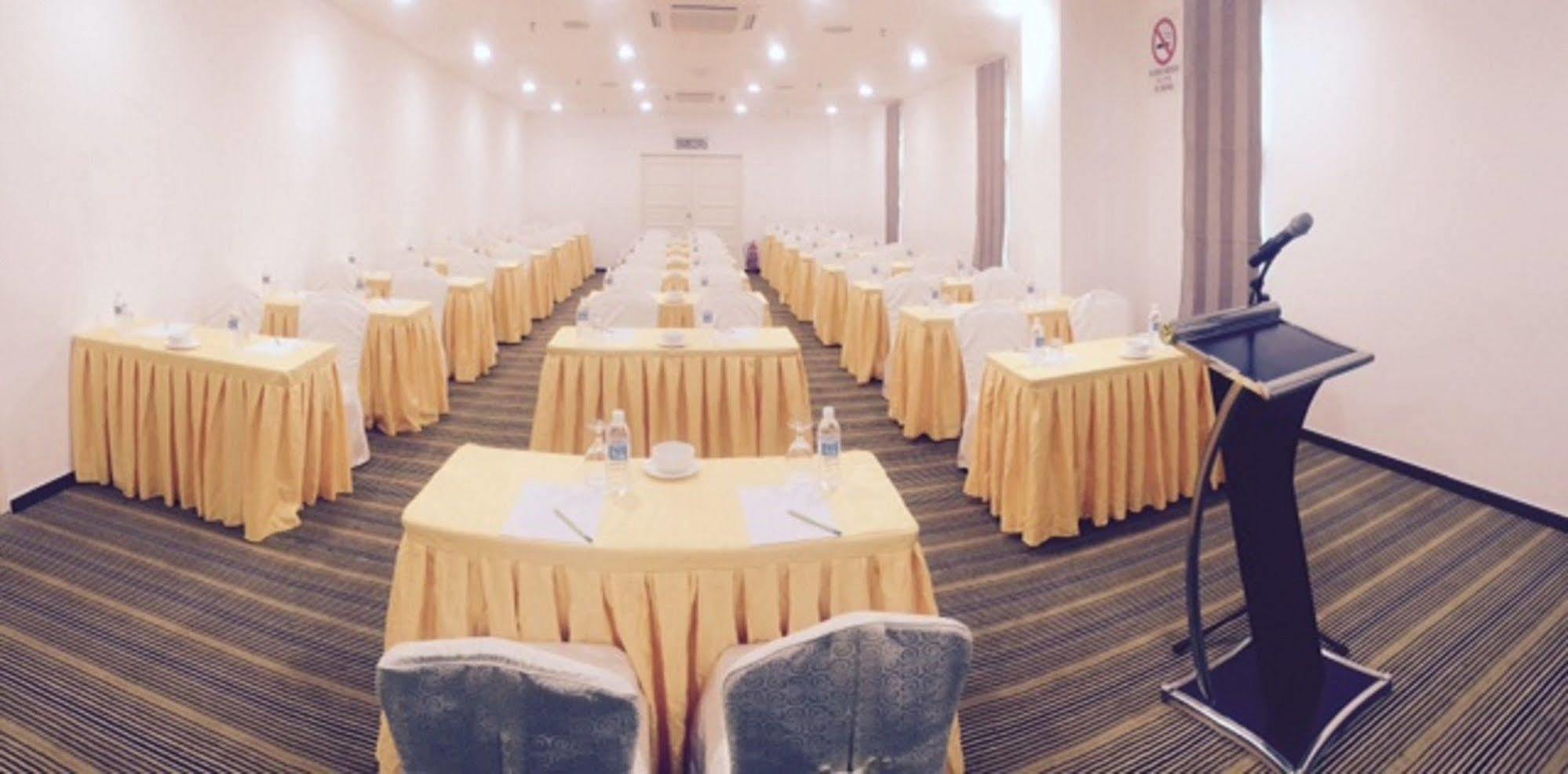 Hotel Midcity 4*